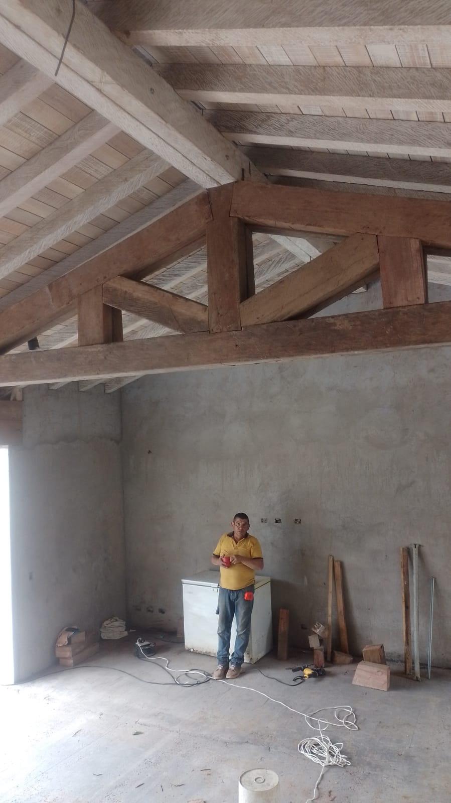 Techo terminado con vigas y tablilla — Maderas JIMA Fredonia
